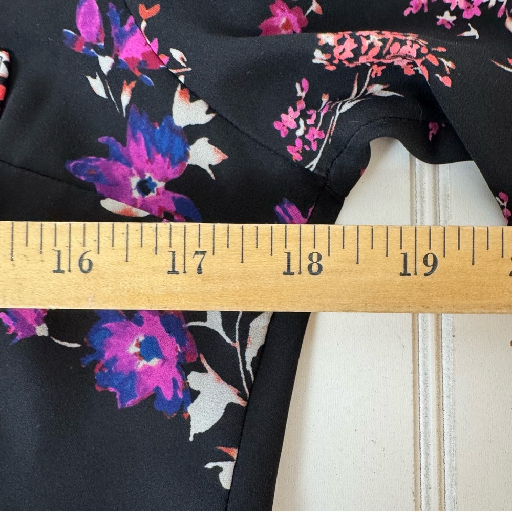 Express‎ The Portofino Shirt Women's XS Black Floral Blouse Office Business - Picture 6 of 11